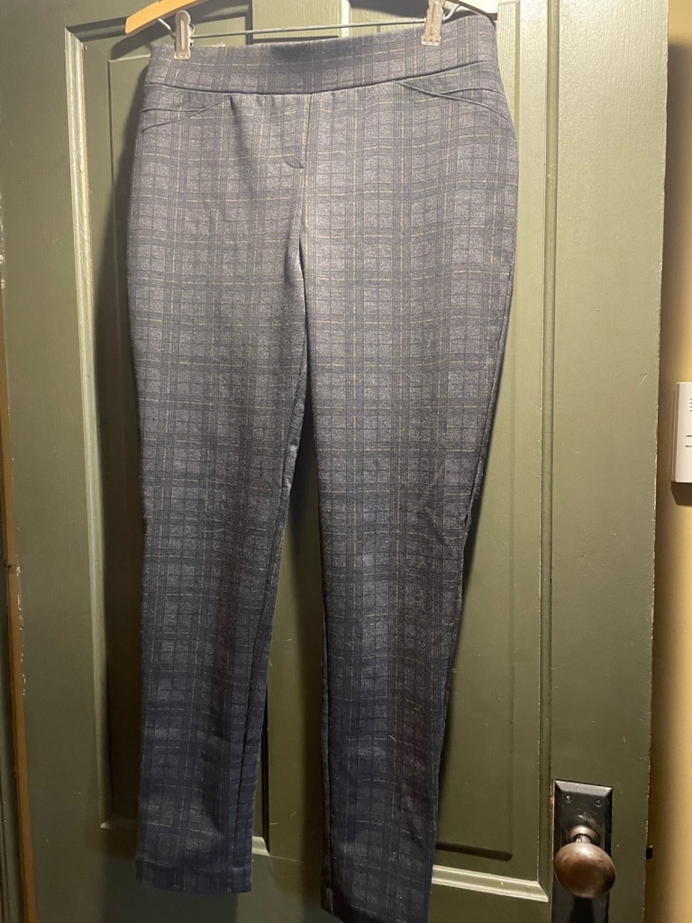 Calvin Klein size 6 black, gray and gold 
56%poly 4% viscose, 3% elastine